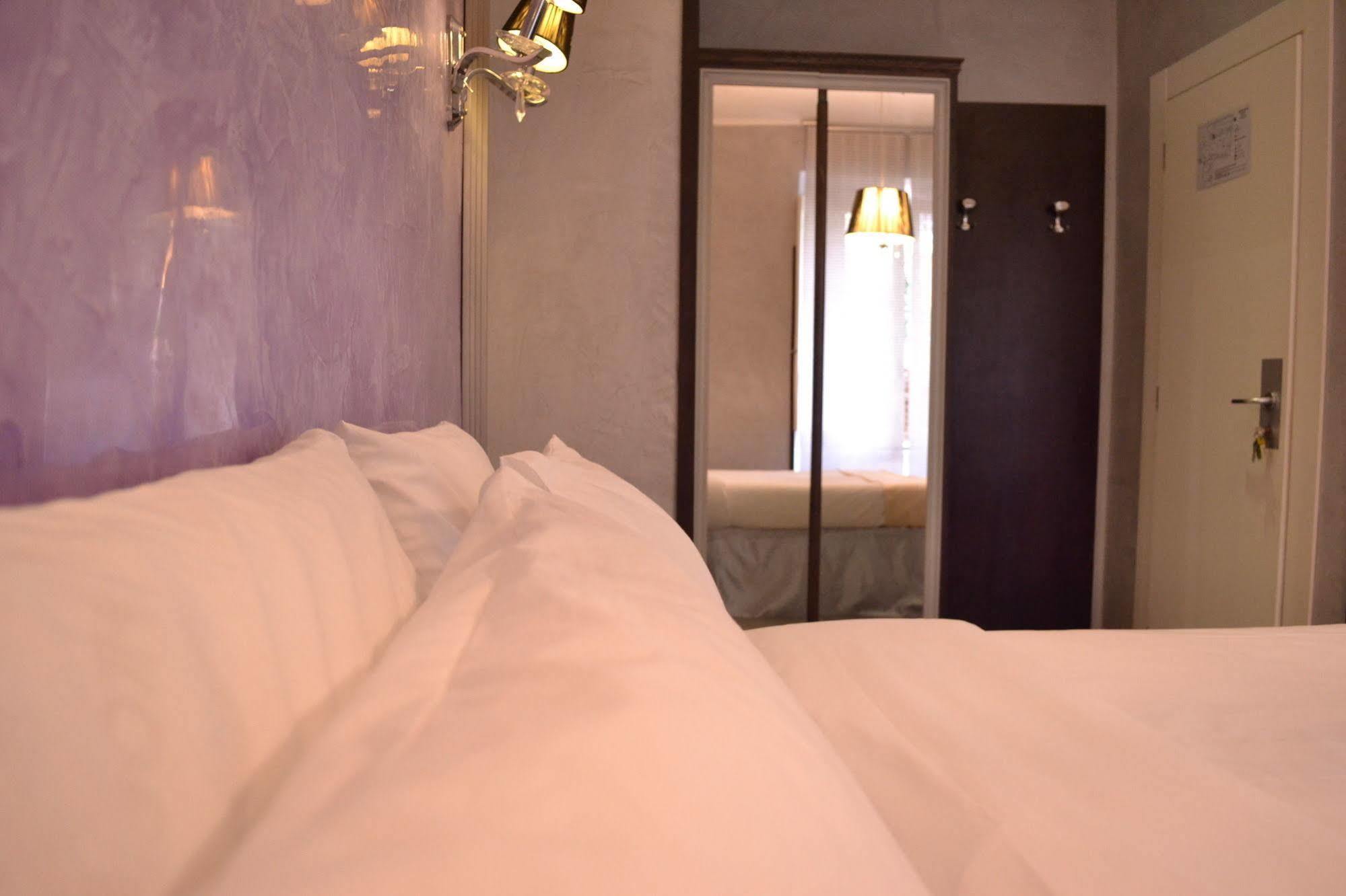 Tiburtina House Hotel Roma Ngoại thất bức ảnh