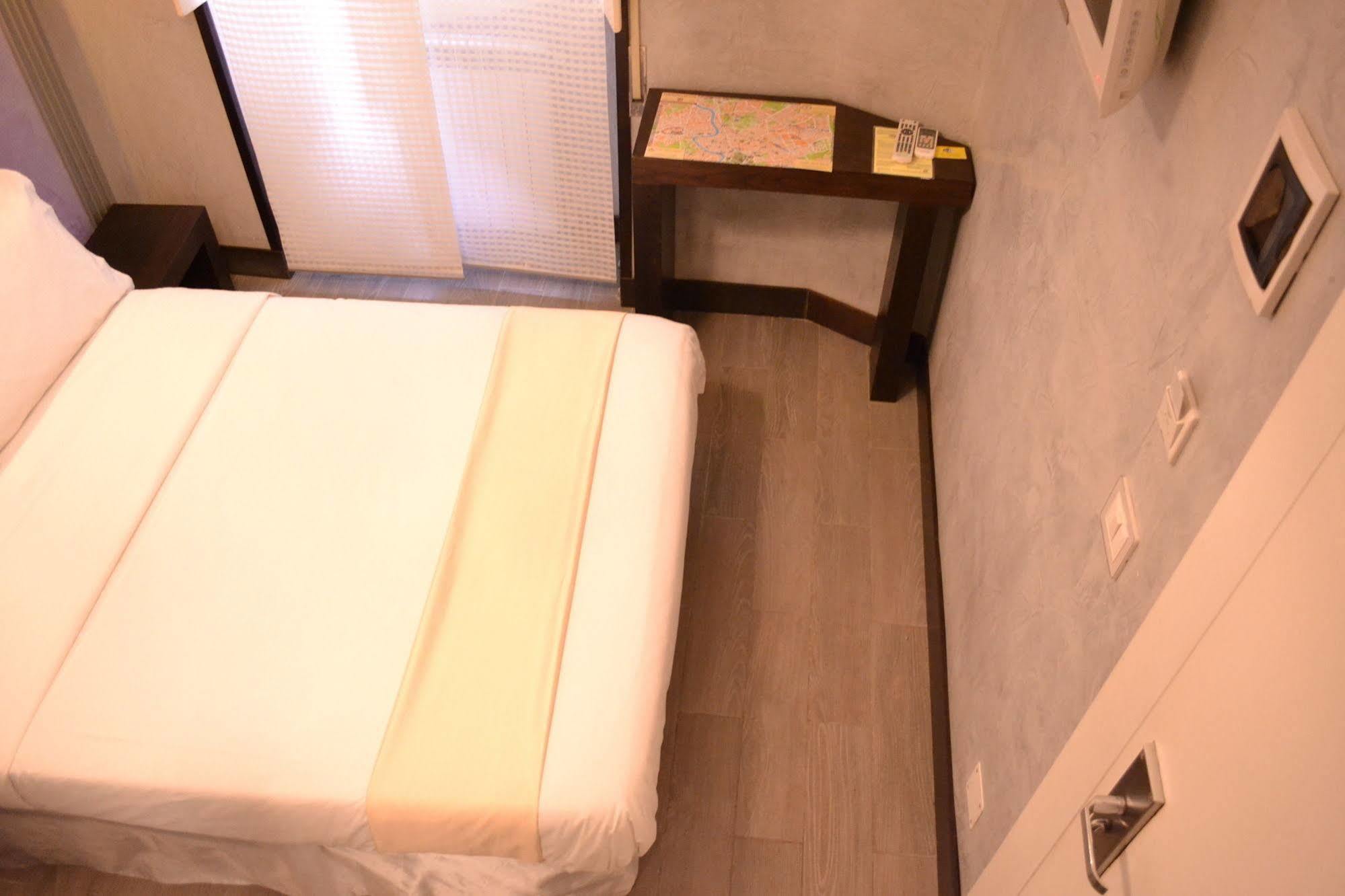 Tiburtina House Hotel Roma Ngoại thất bức ảnh
