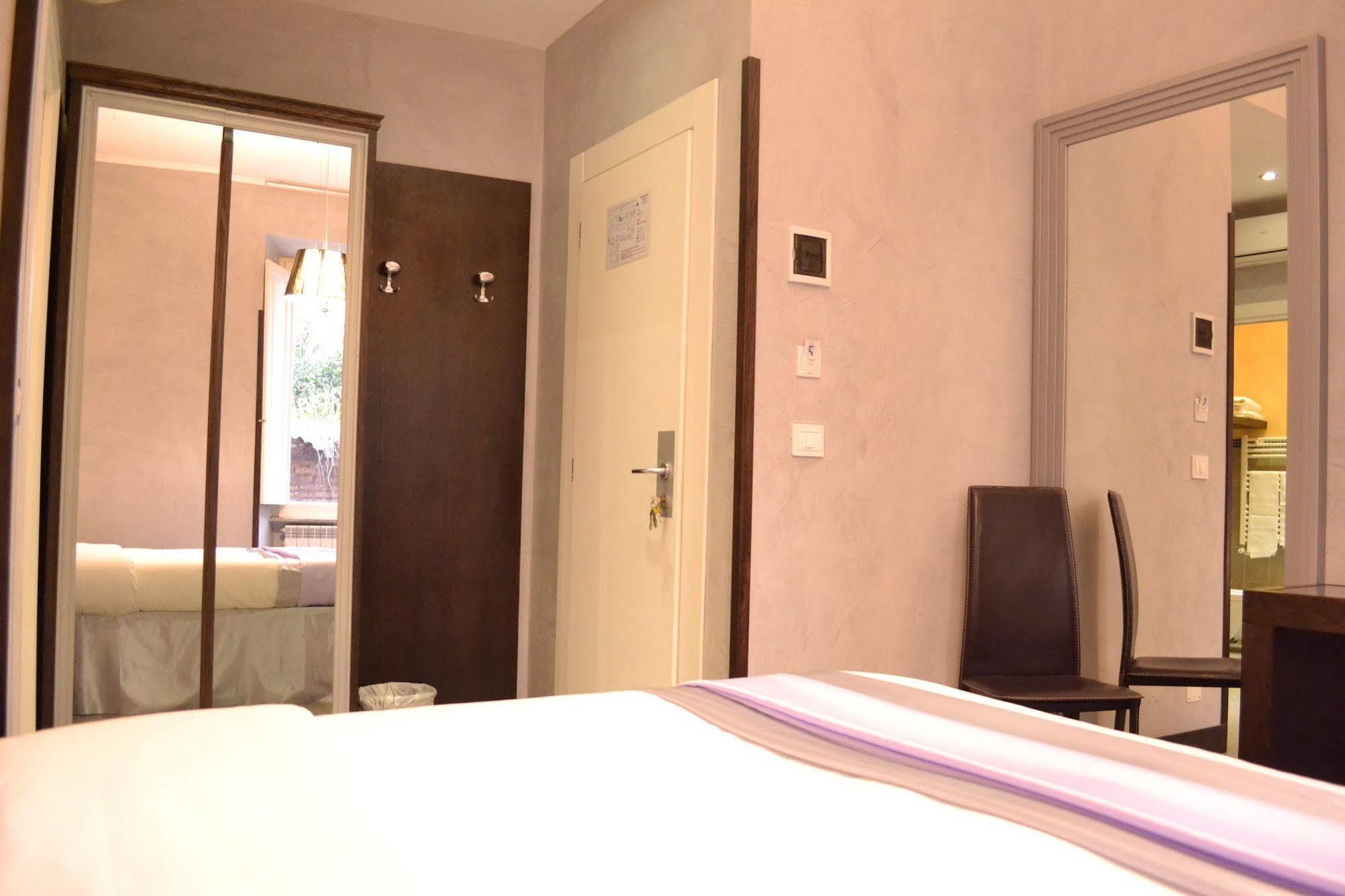 Tiburtina House Hotel Roma Ngoại thất bức ảnh